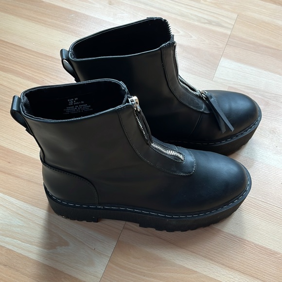 H&M black moto boots - Picture 2 of 2